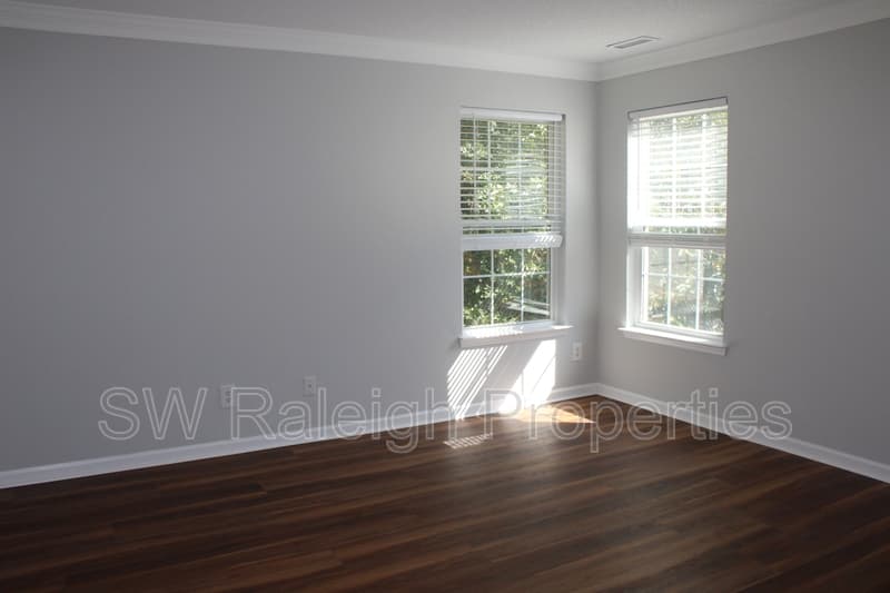 Apex House: 312 Evening Star Drive