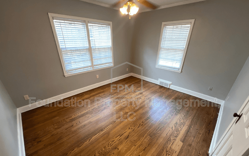 Memphis House: 252 East Edwin Circle