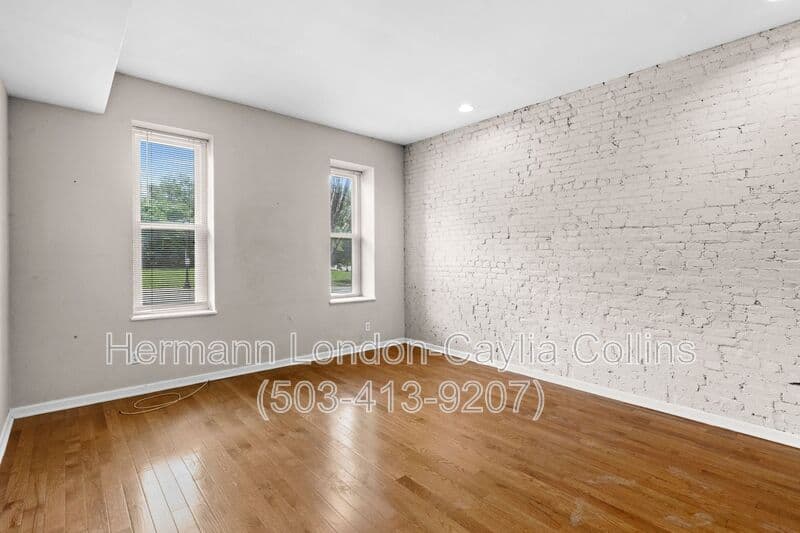 Saint Louis House: 1708 S Tucker Blvd