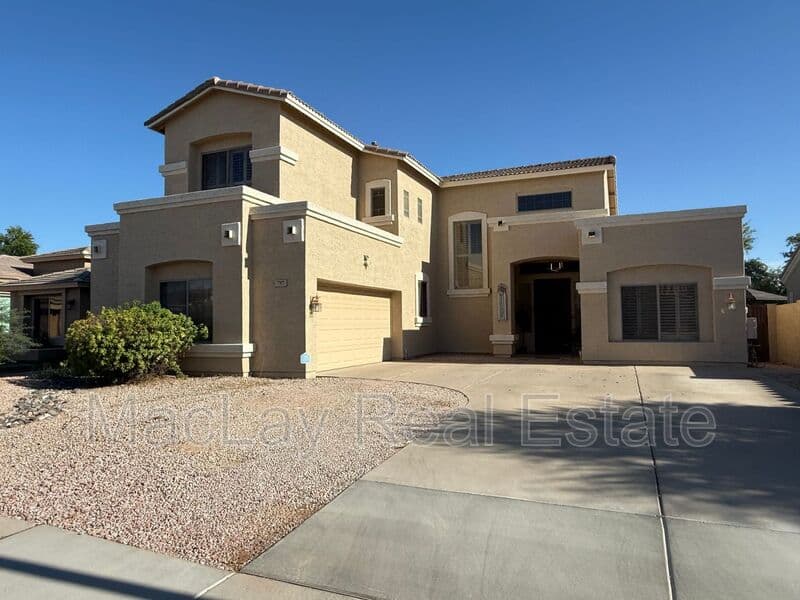 Chandler House: 757 W Aloe Pl