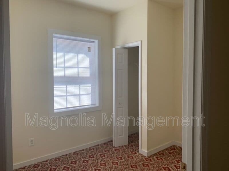 Henderson Condo: 516 N. Beckford Dr.