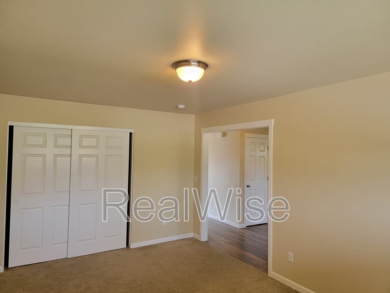 Bend House: 62727 Hawkview Rd