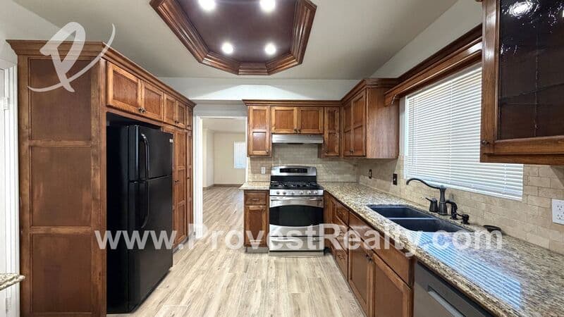 Victorville House: 13675 Ruby Circle