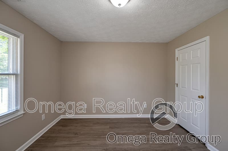 Smiths Station House: 144 Lee Road 318