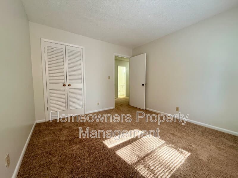 Fayetteville House: 599 Winding Creek Rd