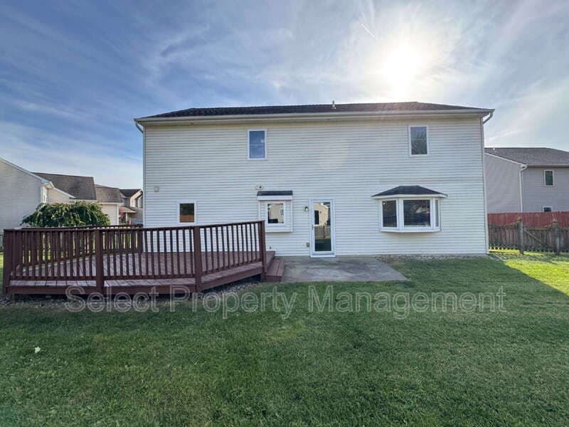 Fort Wayne House: 14922 Bristlecone Court
