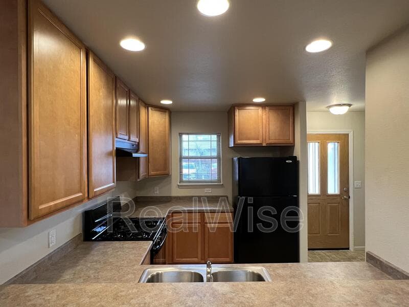 Redmond Townhome: 2250 SW 21st St