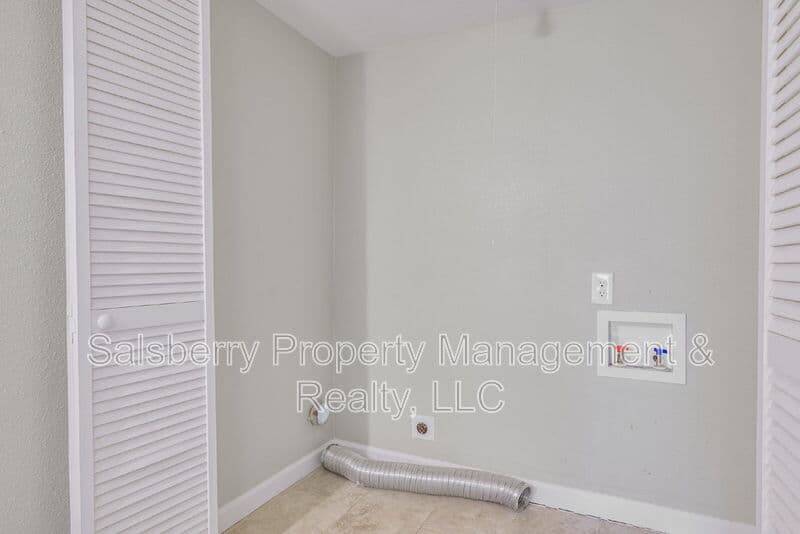 Weatherford House: 107 Windsor Court