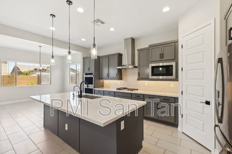 Queen Creek House: 20598 East Avenida Del Valle Court