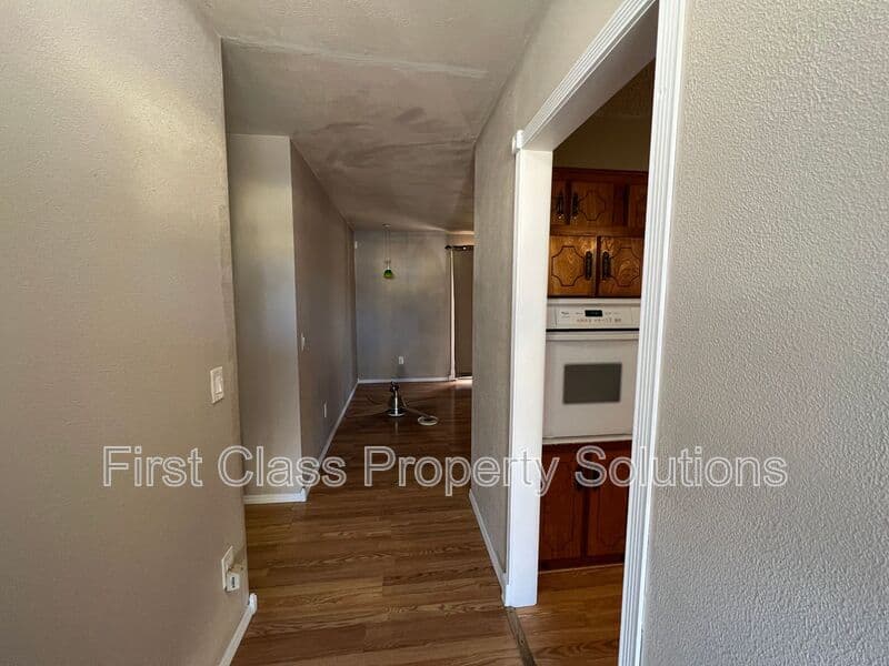 Del City House: 3200 Del Rancho Rd