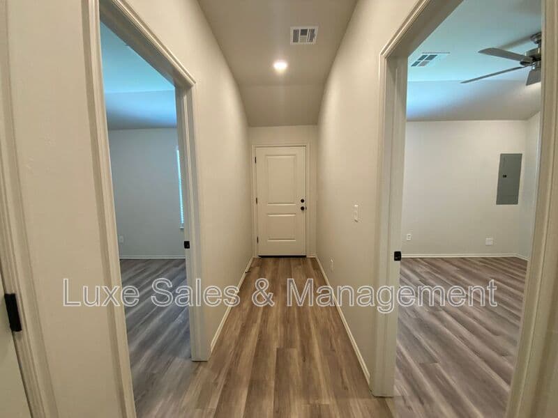 Okahoma City House: 8000 NW 110th Dr