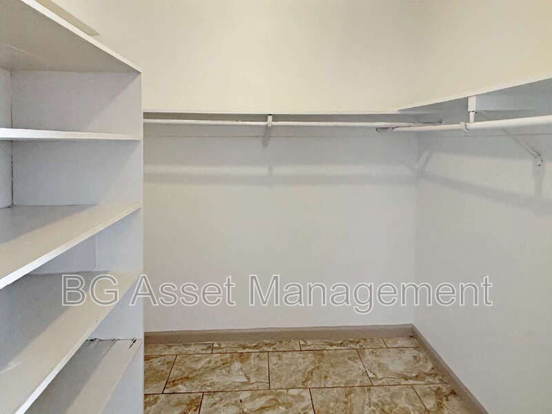 Sacramento Condo: 714 Darina Avenue