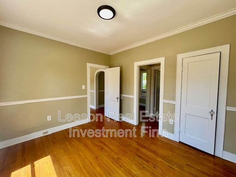 Shreveport House: 320 College A