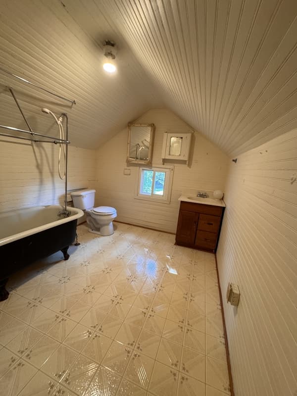King George House: 12294 Mount Rose Drive