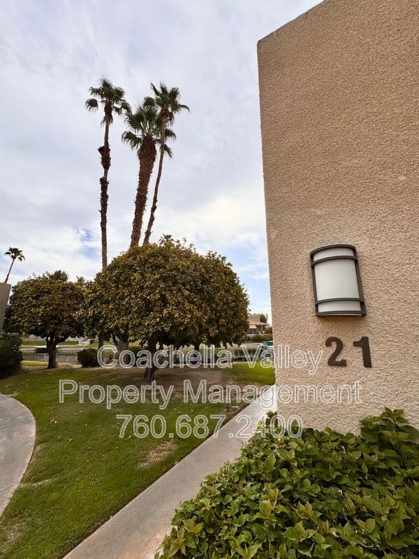 Rancho Mirage House: 21 Lake Shore Dr