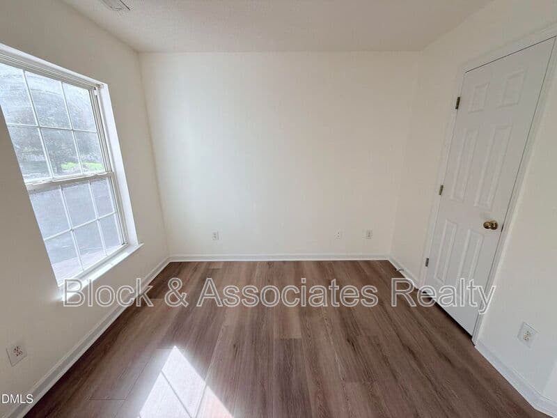 Apex House: 128 Evening Star Drive
