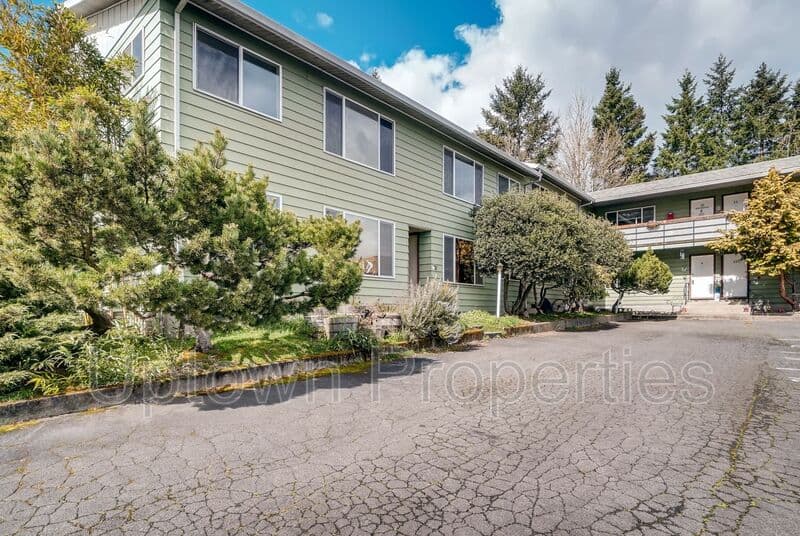 Portland House: 4633 SW Huber St