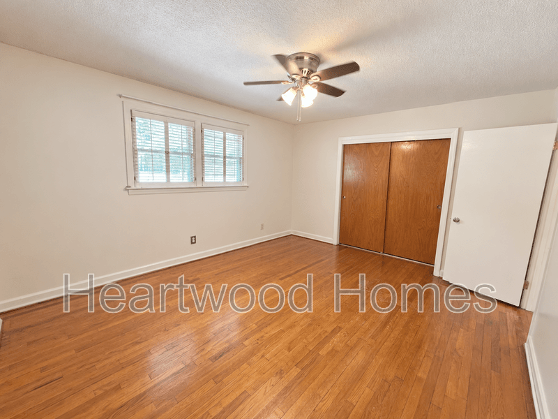 Columbia House: 1213 Deerwood Street