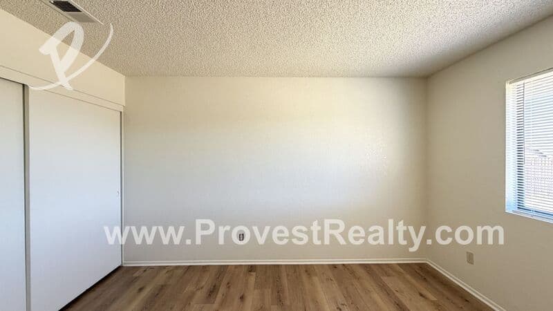 Victorville House: 13269 Llano Rd