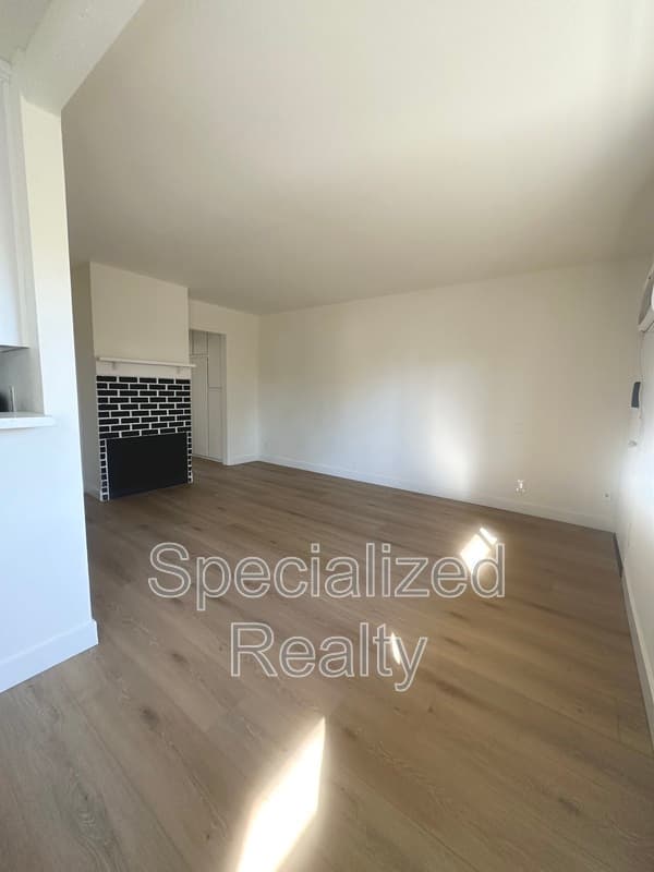 Van Nuys Condo: 14718 Sylvan Street