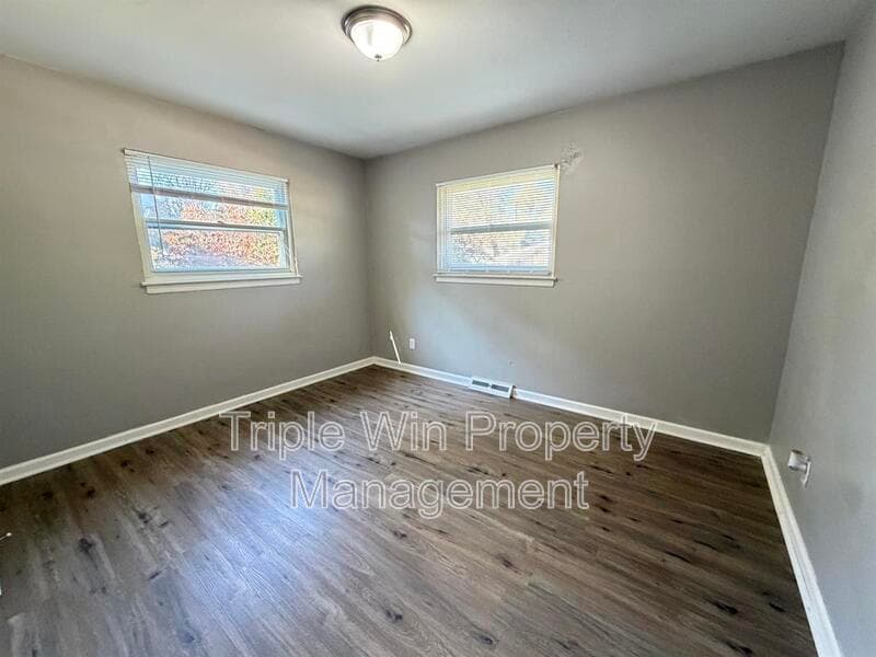 Maryland Heights House: 11490 Essex Ave