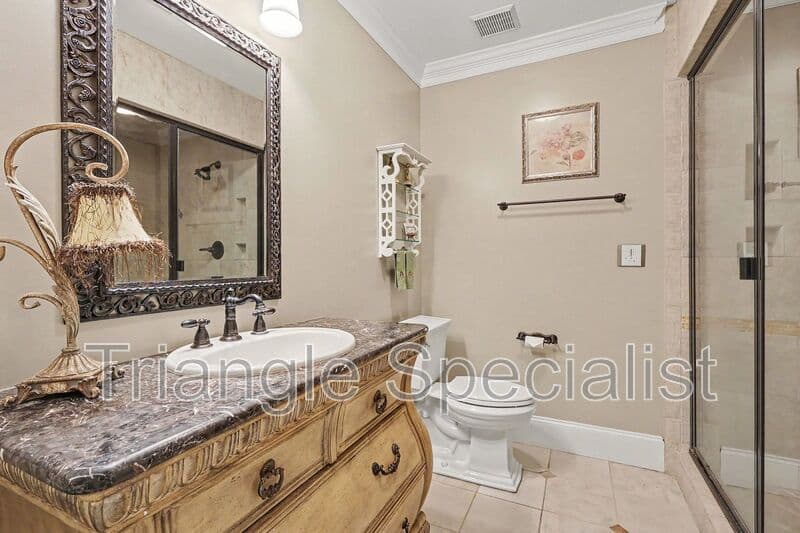Raleigh House: 6121 Carlyle Drive