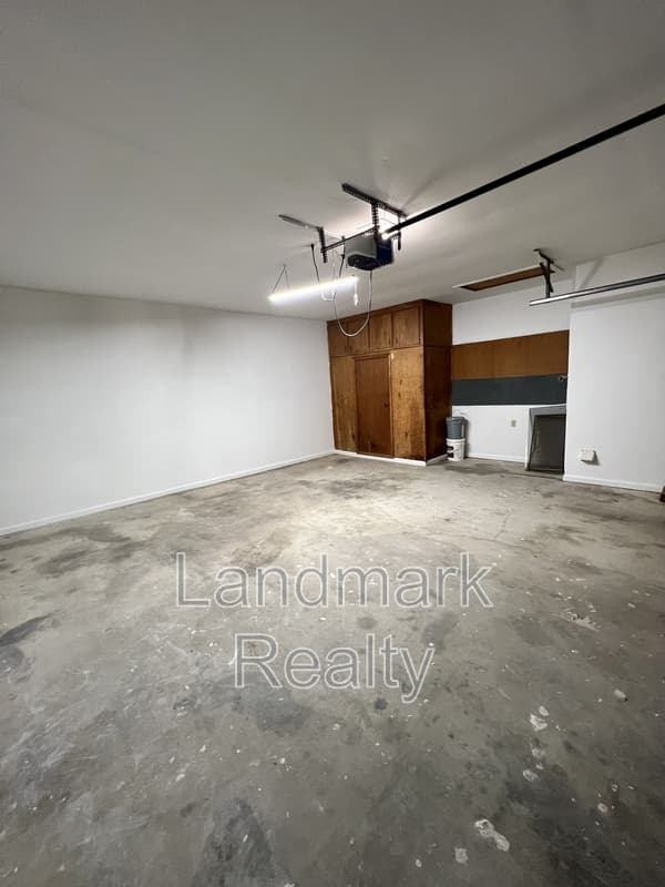 Warner Robins House: 116 Lake Front Drive