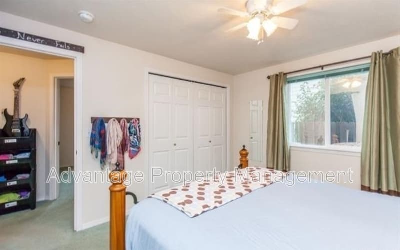 Albany House: 3122 30th SE