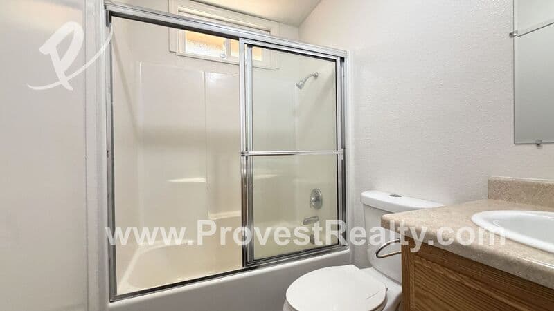 Hesperia House: 16397 Spruce St
