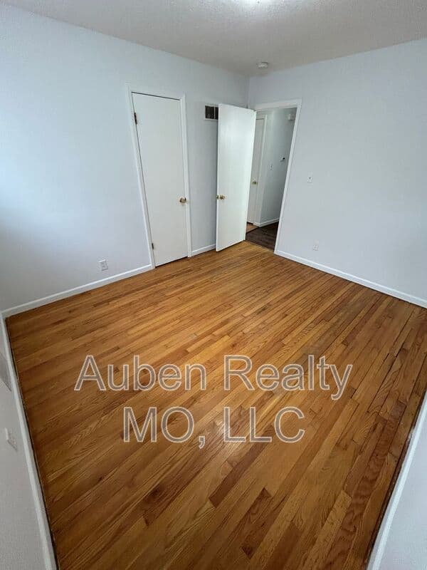 Independence House: 20808 E 13th Ter S.