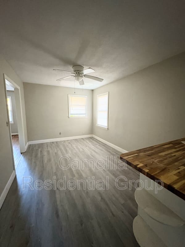 Center Point House: 1373 5th Place Northwest