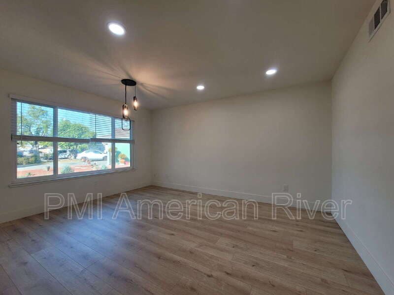 Sacramento House: 7933 Valley Green Drive