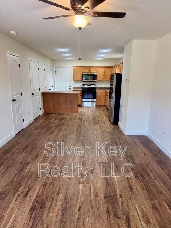 Athens Townhome: 318 Million Street