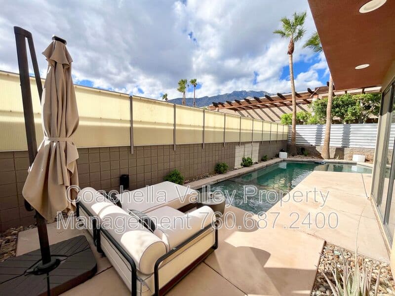 Palm Springs House: 353 Cheryl Dr
