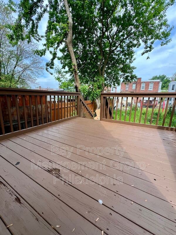 Collingdale House: 13 Kern St