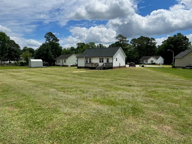 Smithfield House: 156 Yellow Stone Lane