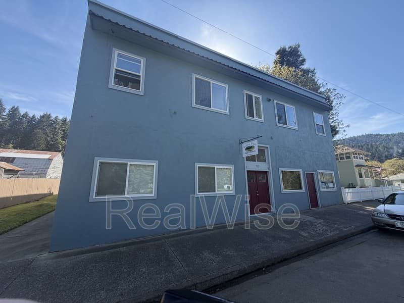 Glendale Condo: 552 Pacific Ave