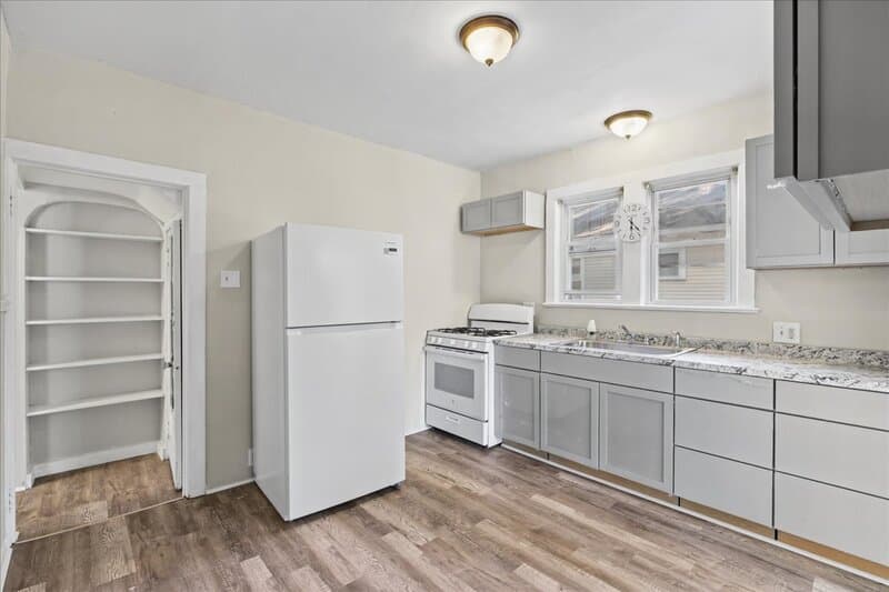 Audubon Condo: 504 Cedarcroft Ave. - C