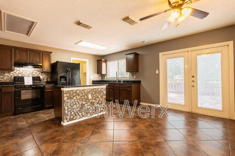 San Antonio House: 5602 Timber Bark