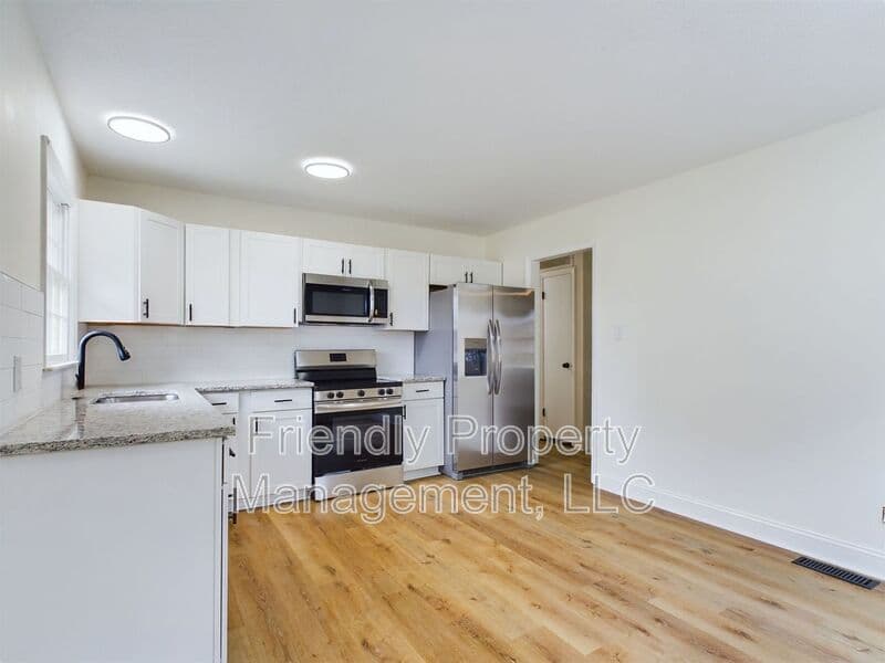 Winston Salem House: 4136 Kingsland Circle