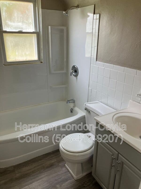 Saint Louis House: 9859 Vickie Pl