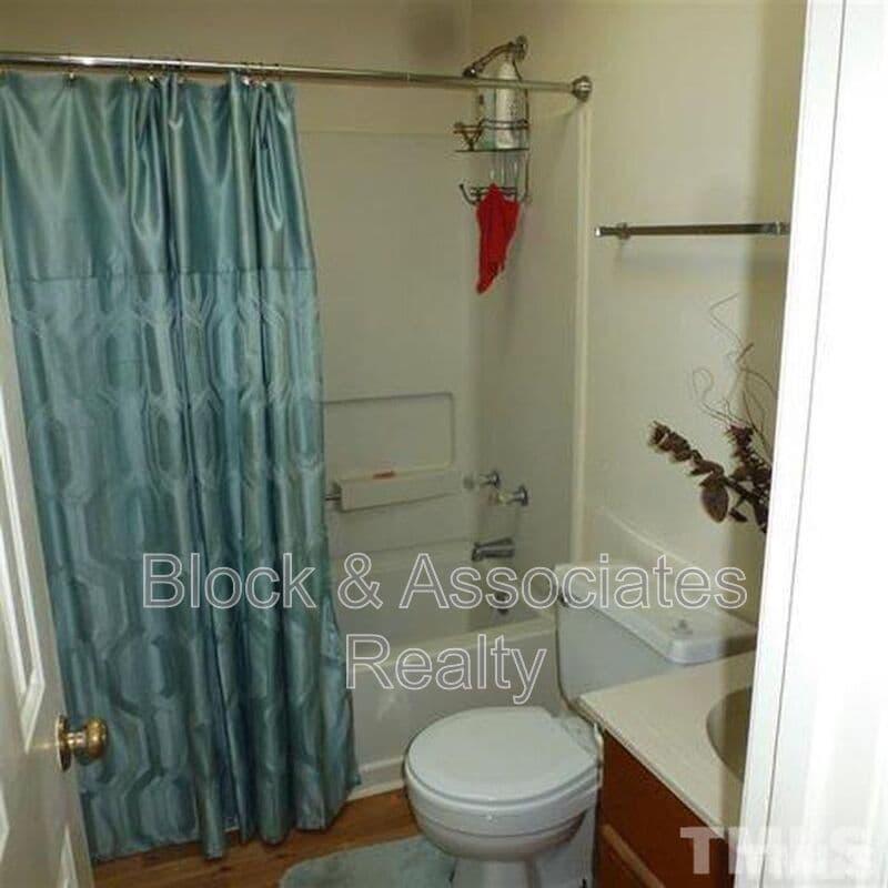 Cary House: 124 Oak Hill Loop