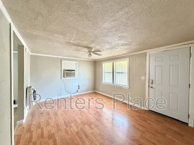 Claremore House: 905 North Owalla Avenue