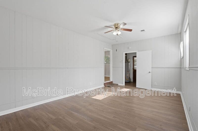 Augusta House: 1918 Dunham Ct