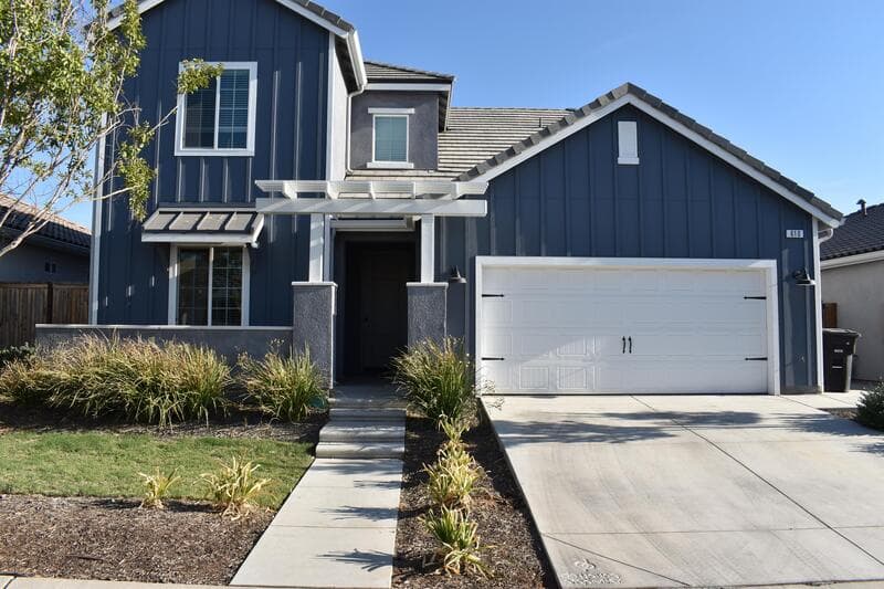 Madera House: 610 Wood Crest Avenue