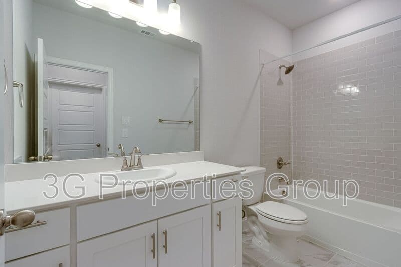 Lewisville House: 344 Almanor St