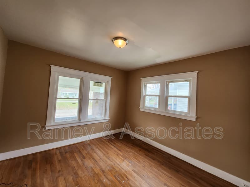 Louisville House: 3635 Taylor Blvd