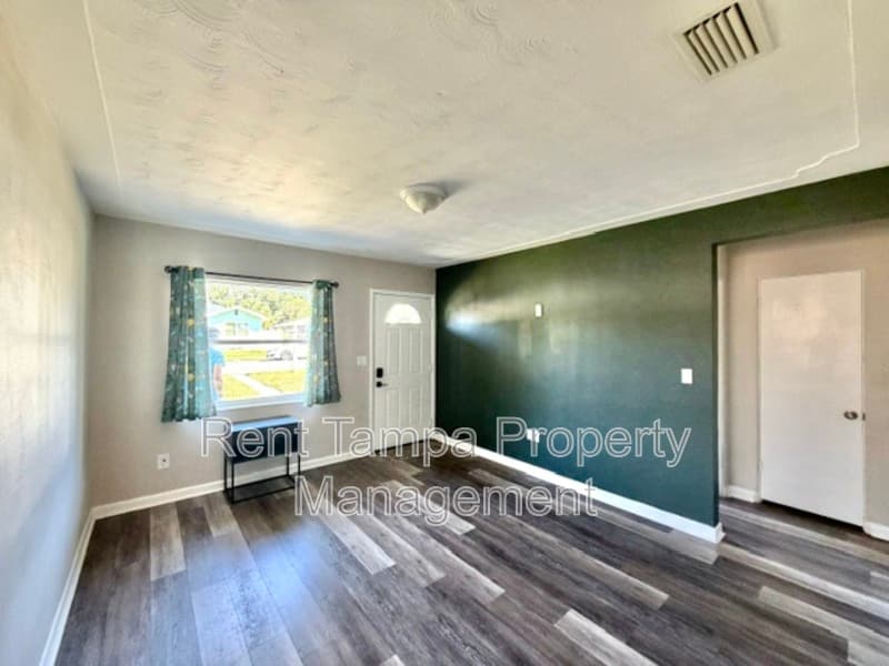 St. Petersburg House: 1635 40th Street South