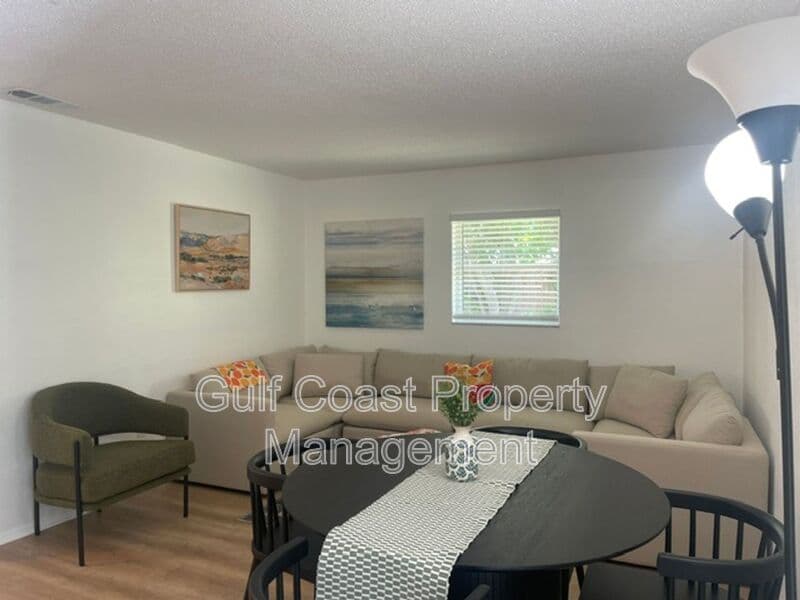 Sarasota House: 2229 Montclair Dr