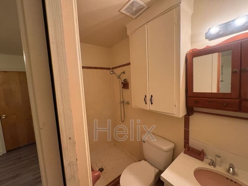Jackson House: 247 Dona Ave